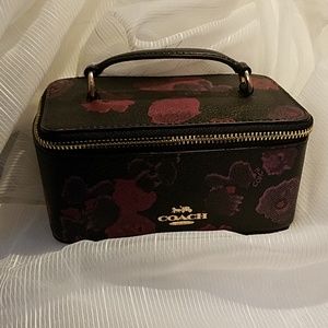 Travellers jewelry holder